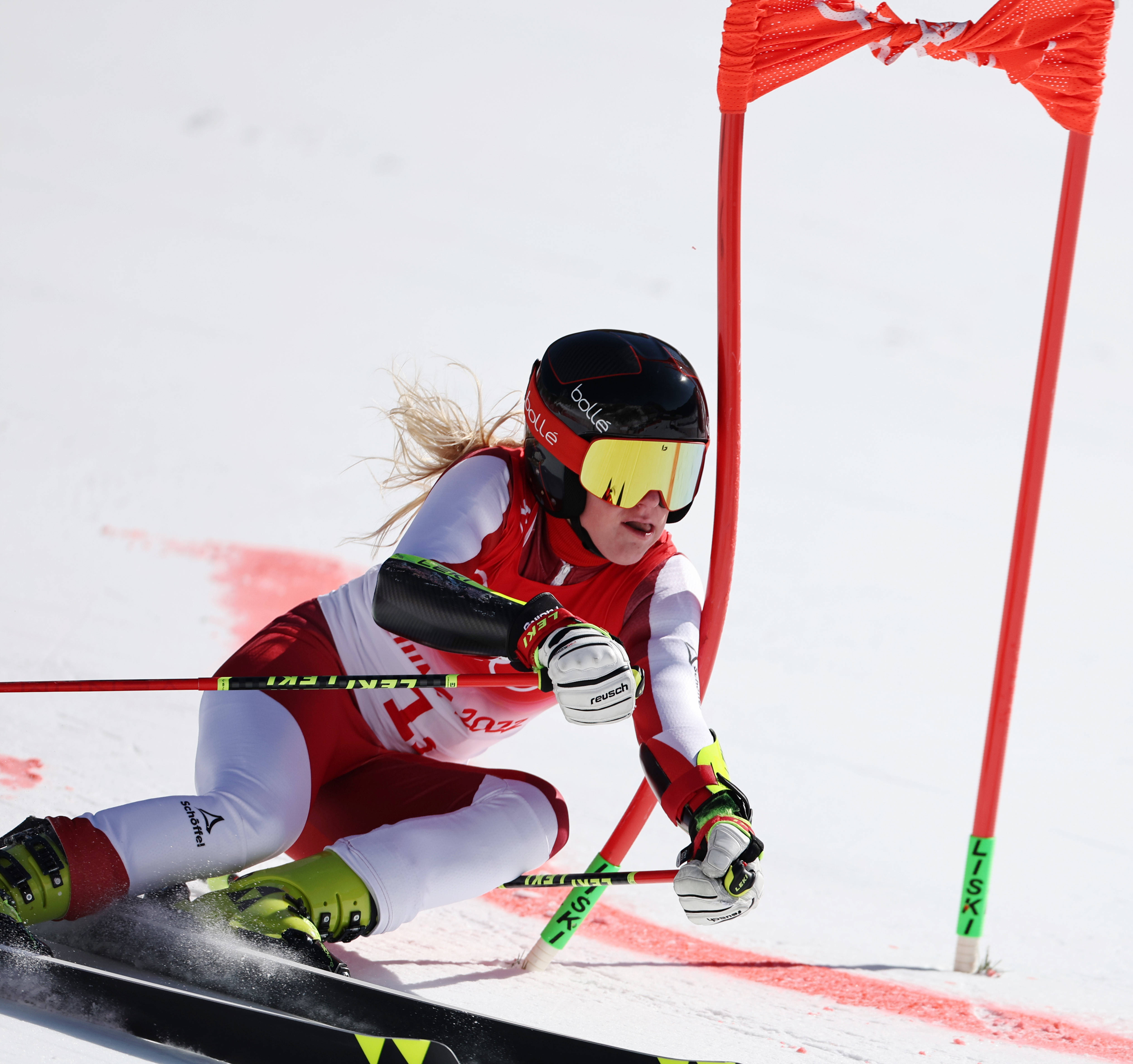 雷火电竞主播-瑞士滑雪队在比赛中叱咤风云