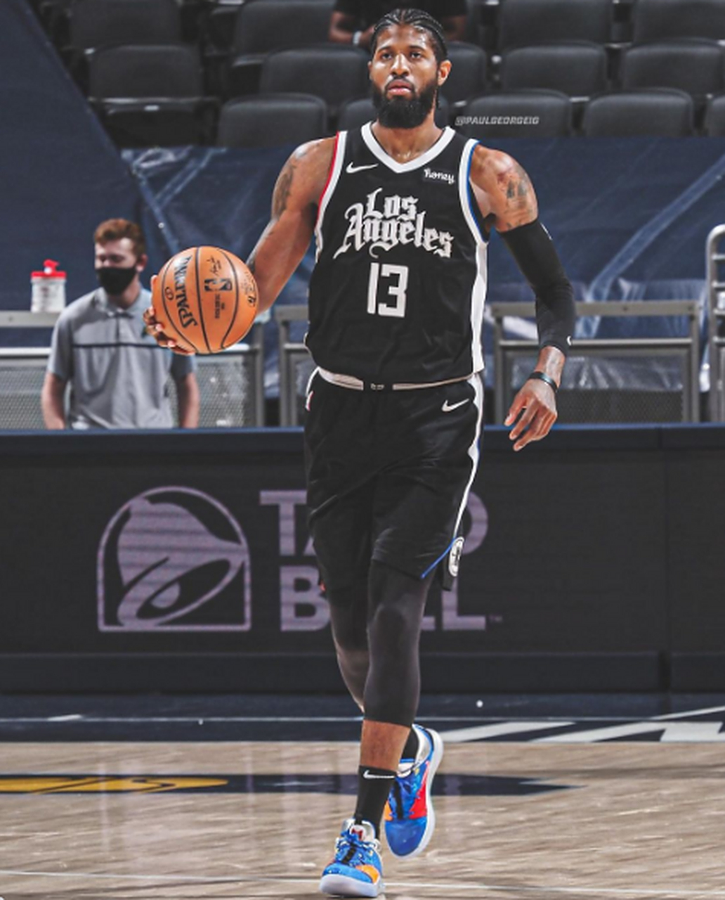 雷火电竞简介-快船大胜开拓者，乔治贡献全面