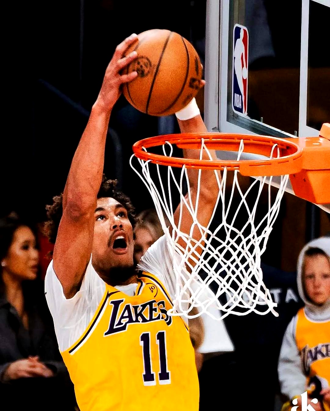 湖人队核心球员取得高分,带领球队获胜 湖人队核心球员取得高分,带领球队获胜