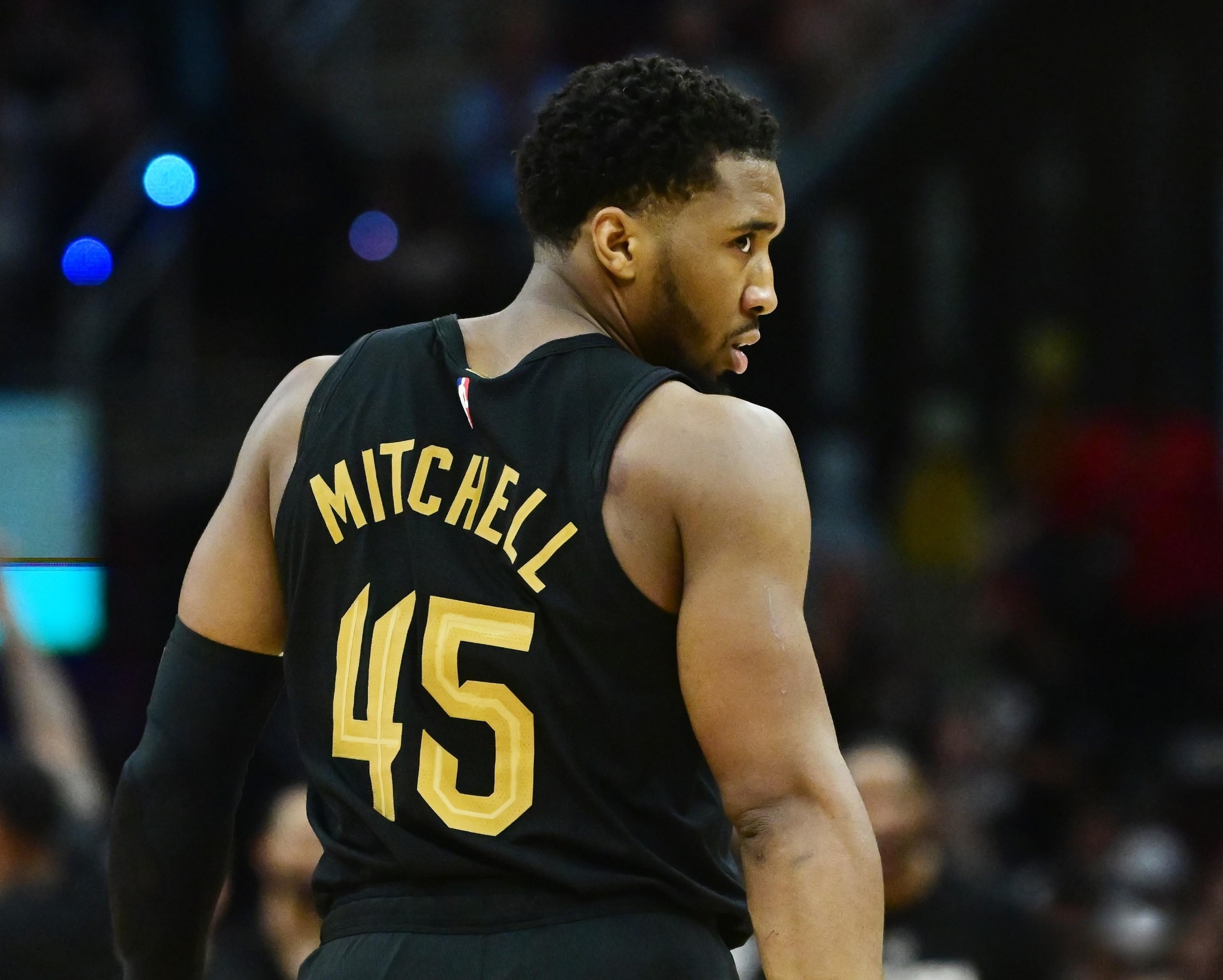 关于东部决赛骑士队走出困境，确保关键一战胜利的信息