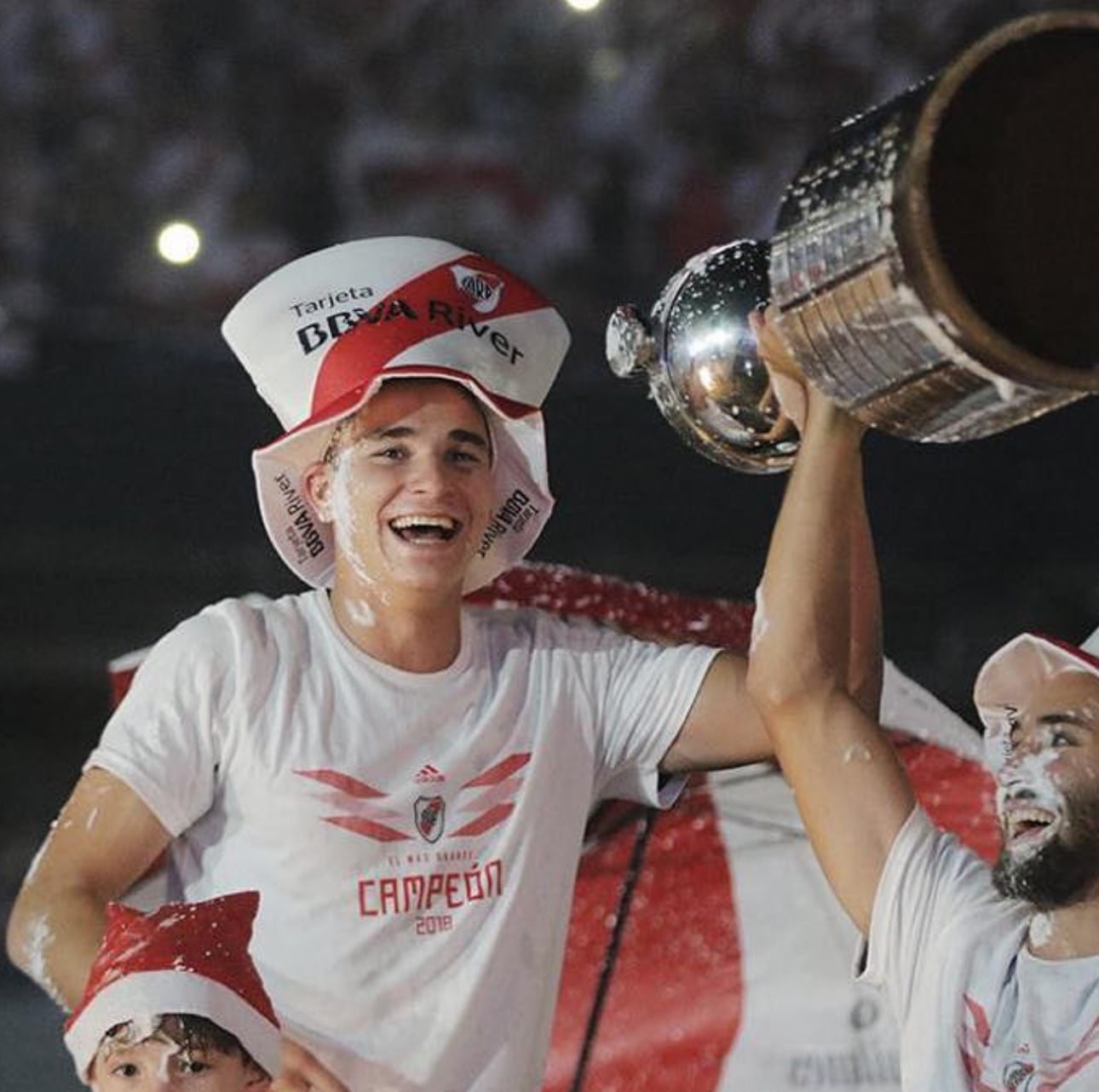 雷火电竞-包含巴萨鏖战挪威，阿尔瓦雷斯扛起全队的词条