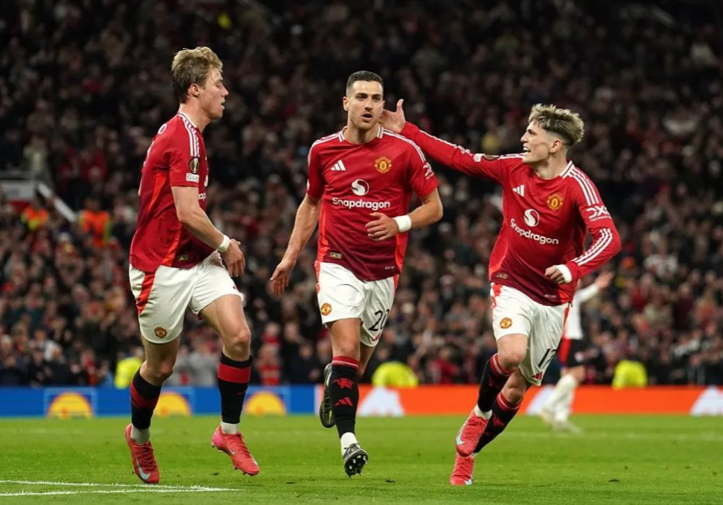 欧预赛赛场上空前的激烈战火,势如虹! 欧预赛赛场上空前的激烈战火,势如虹!