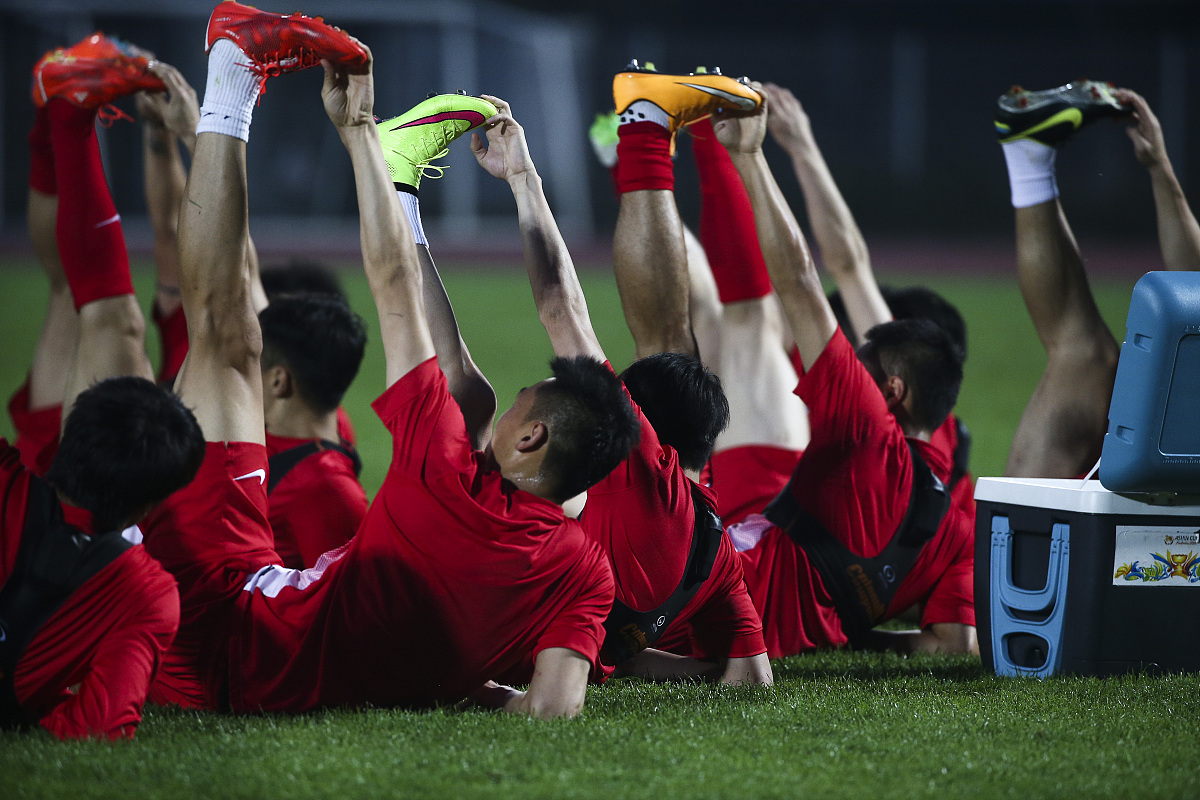 雷火电竞亚洲先驱-精彩纷呈：球员们奋力拚搏，争夺胜利