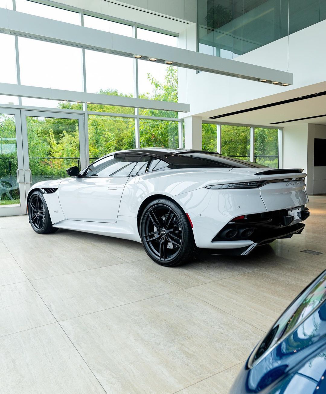 阿斯顿马丁完胜法拉利,佩雷兹高光表现 阿斯顿马丁完胜法拉利,佩雷兹高光表现