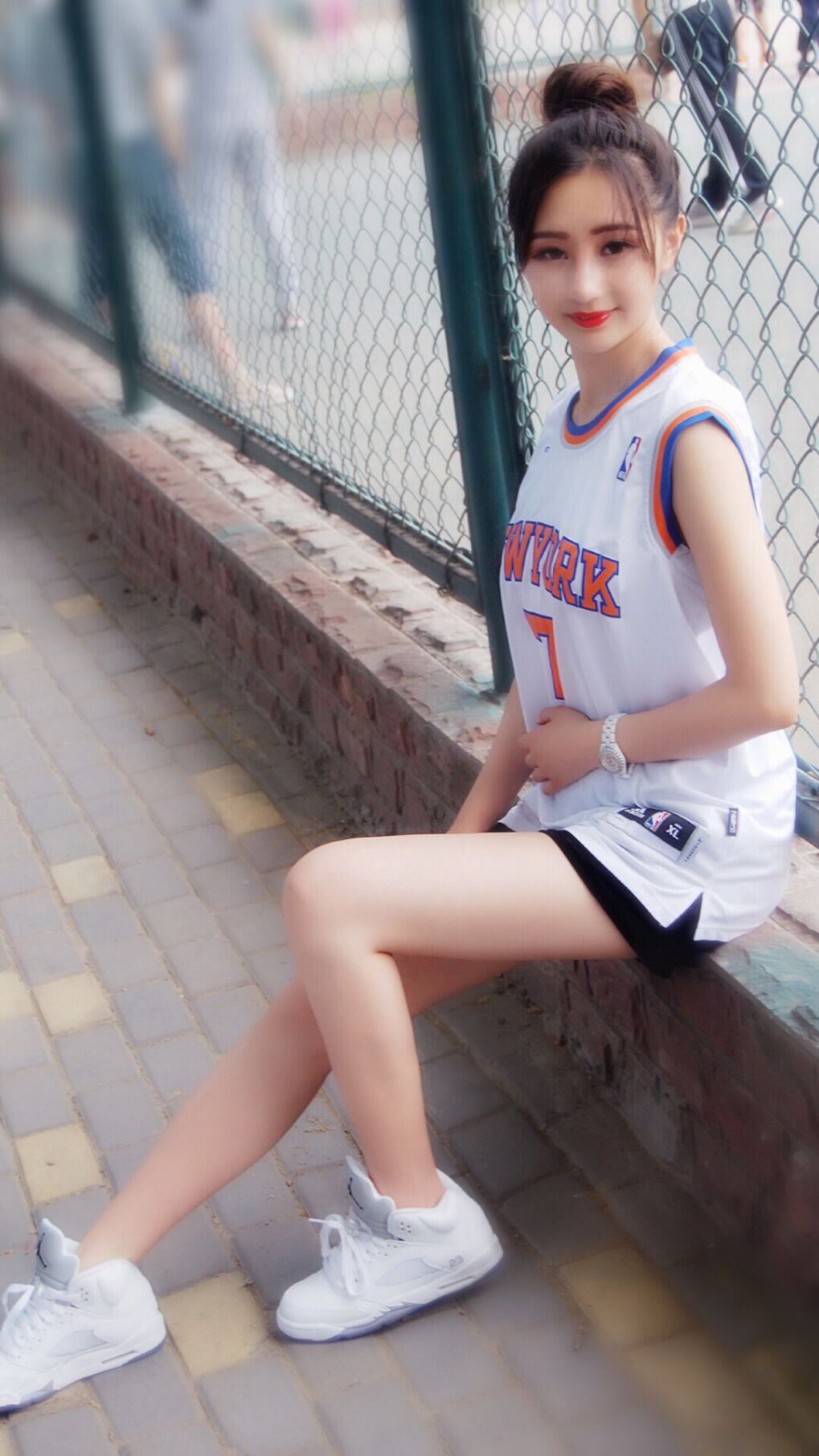 雷火电竞官网-战略支点，西亚卡姆攻防统治力助雷霆险胜老鹰，西部争冠格局再添变量