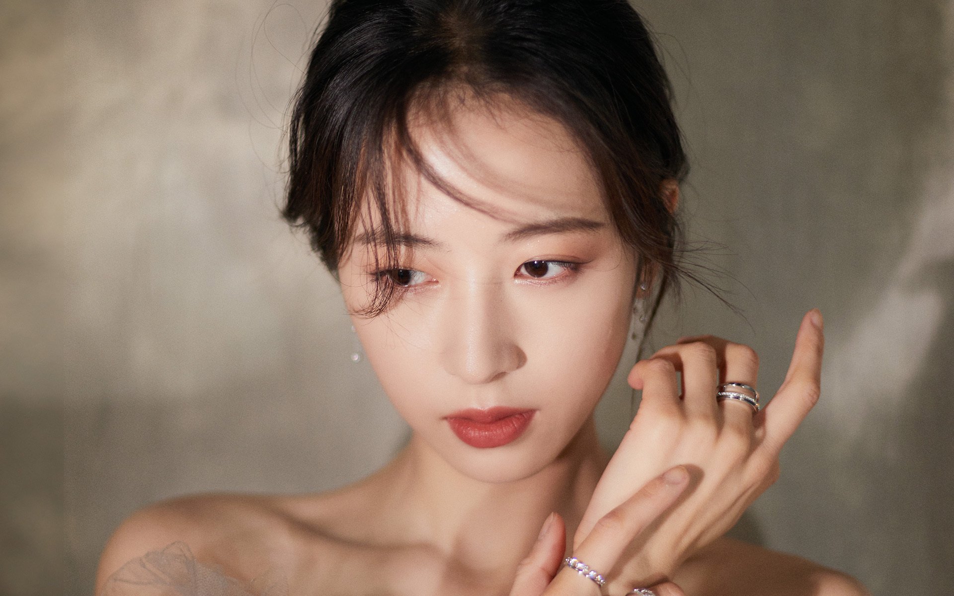 雷火电竞主播-双线叙事，王朝余晖与终极野望