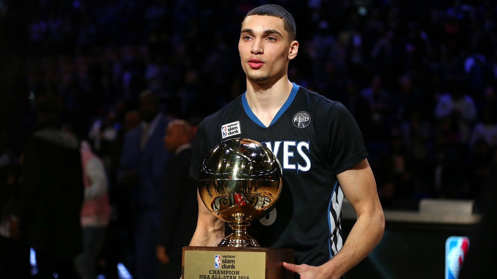 极速十字路口，当F1的轰鸣撞上深足的铁血